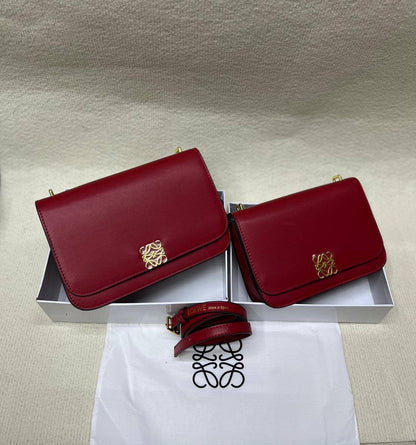 Loewe 

SMALL 20cm
95 dhs🇦🇪


BIG  24cm
100 dhs🇦🇪

with box

Zain213
♥️♥️♥️