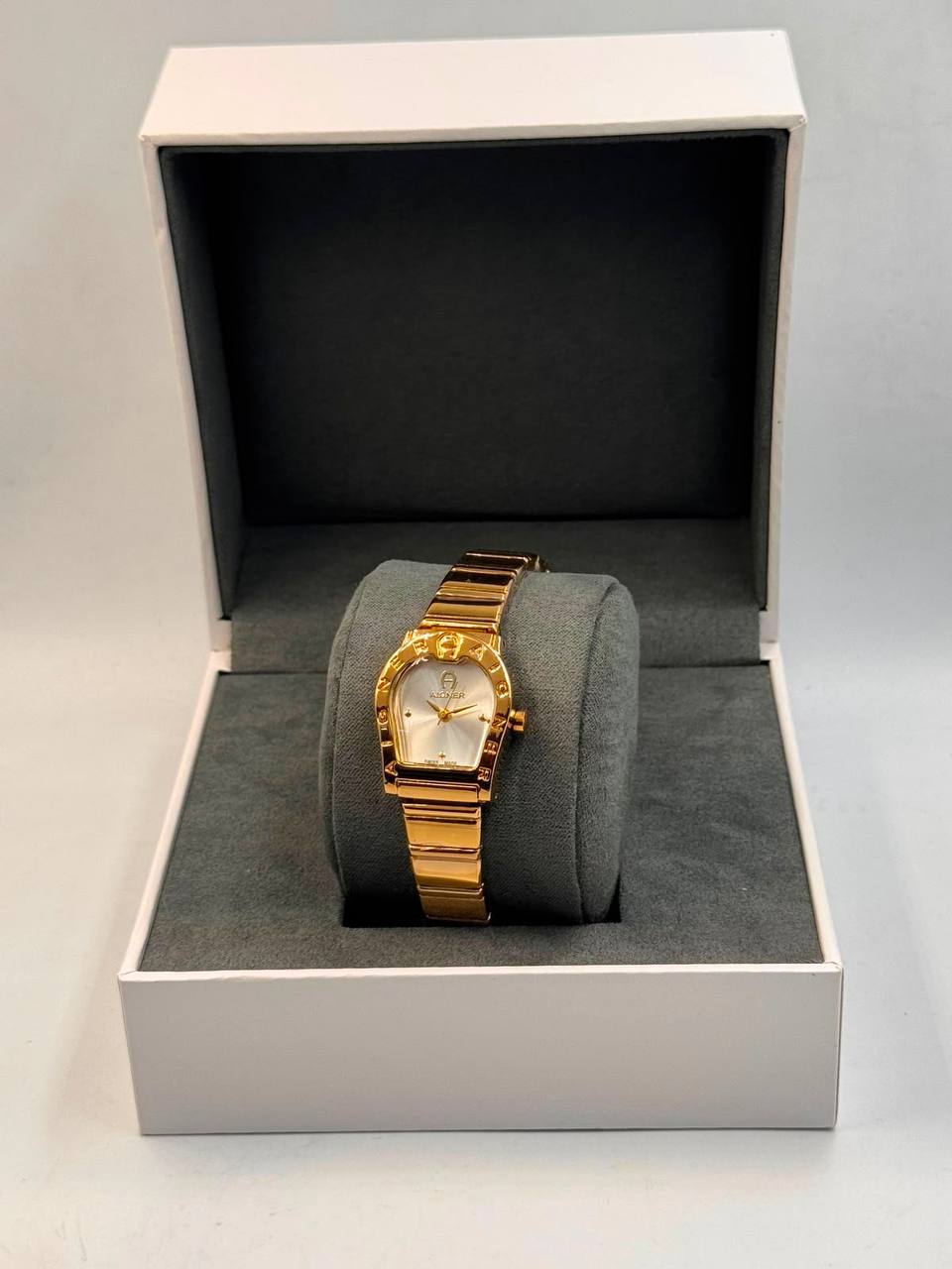 Aigner Ladies
*New arrival*🔥
55 dhs✅

Zain08
♥️♥️♥️
