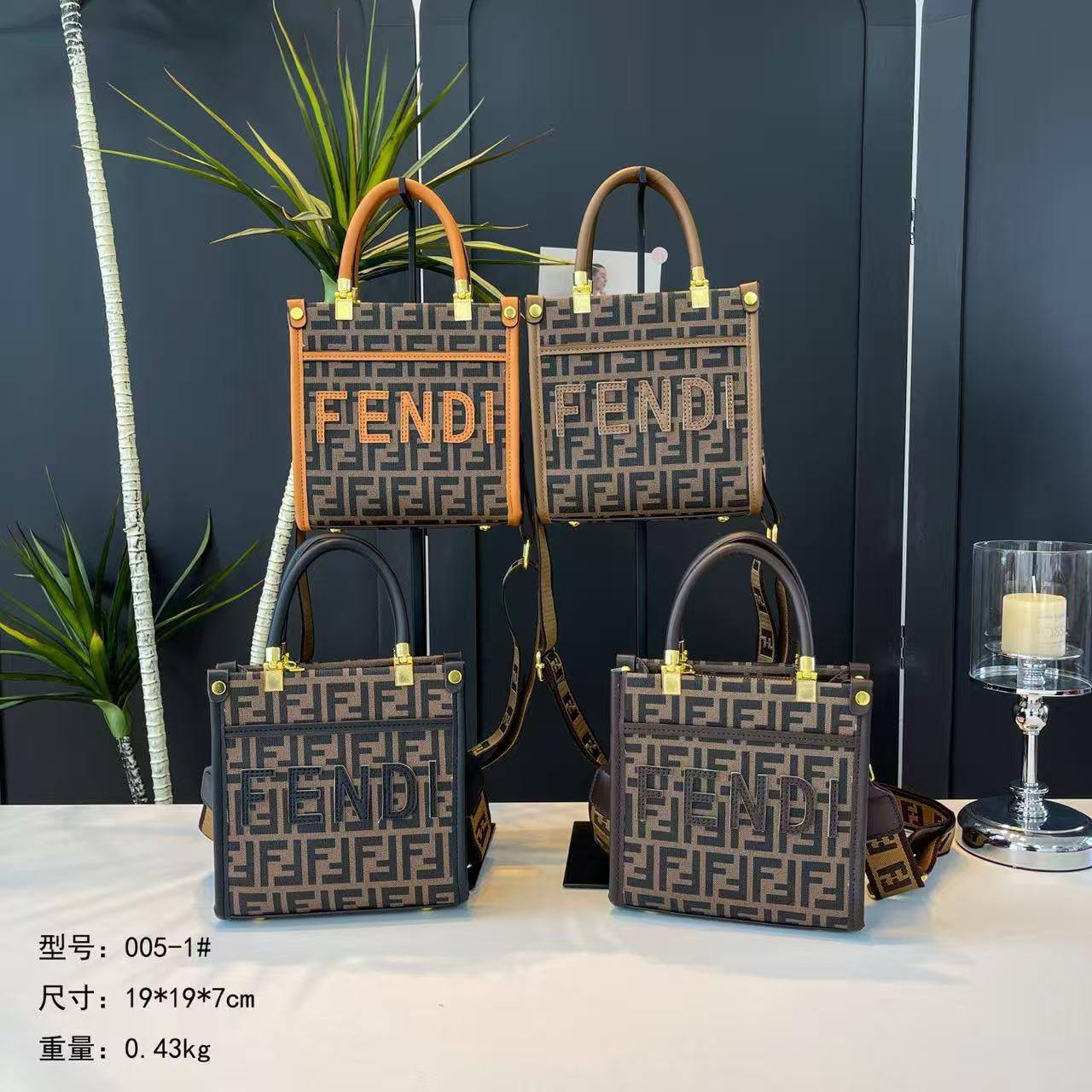 Fendi
19*19*7 cm
70 dhs🌺

Zain17
♥️♥️♥️