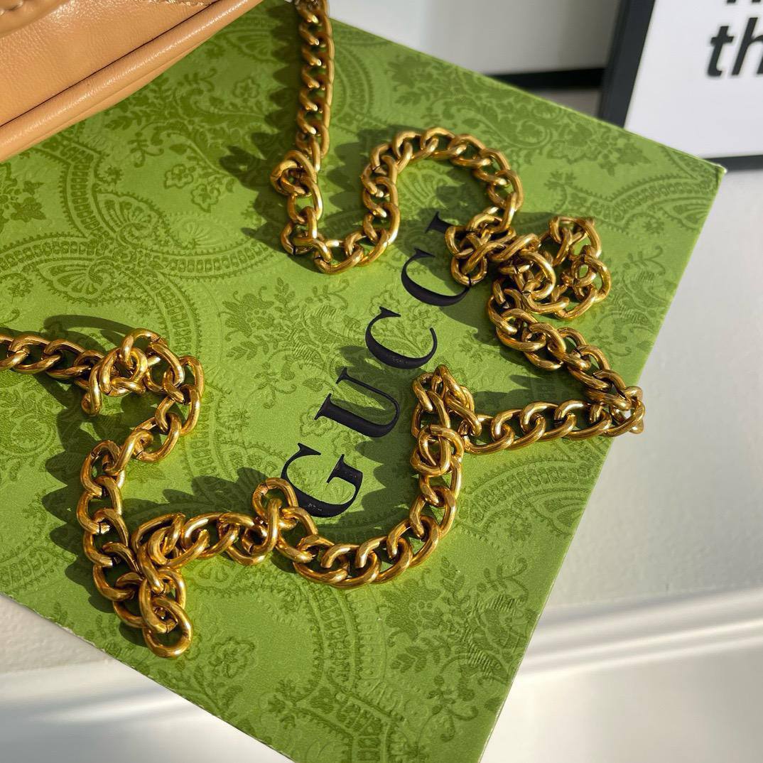 Gucci
18*11*6cm

With box
🎁🎁🎁

65 dhs🪙💕

Zain17
♥️♥️♥️