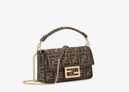FENDI NEW CAME HIGH QUALITY WITH BOX 
120 dhs🇦🇪🇦🇪

Zain295
♥️♥️♥️