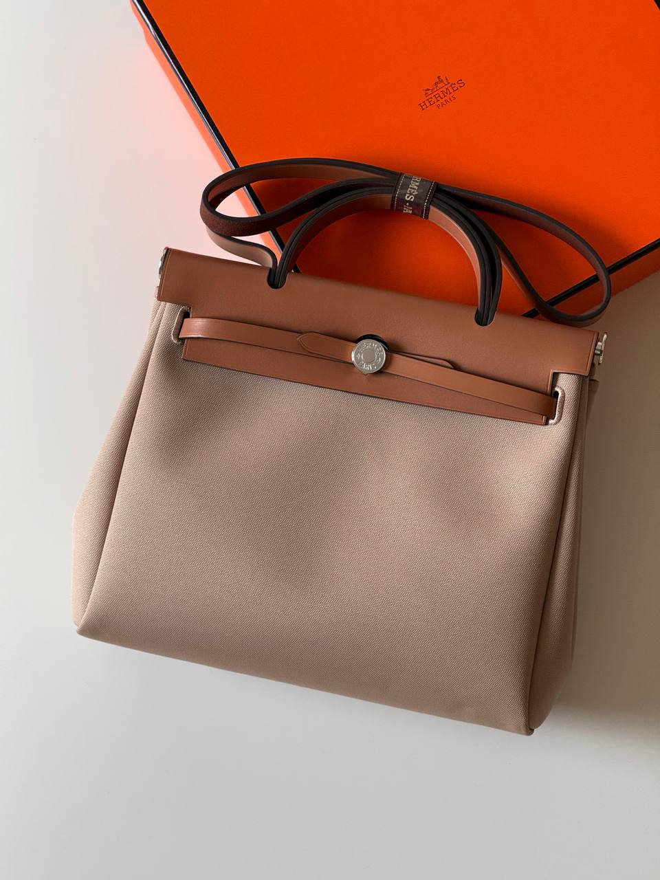 Hermes

Herbag 31cm💕master quality
😍with box❤️
🎁🎁🎁

590 dhs❤️

Zain52
♥️♥️♥️