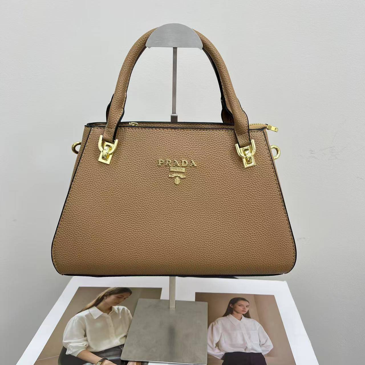 Prada
75 dhs💓

Zain232
♥️♥️♥️