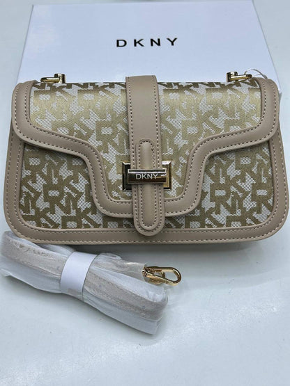 Dkny
Good quality 
Size 23cm
100 dhs✅
With box 📦

Zain70
♥️♥️♥️