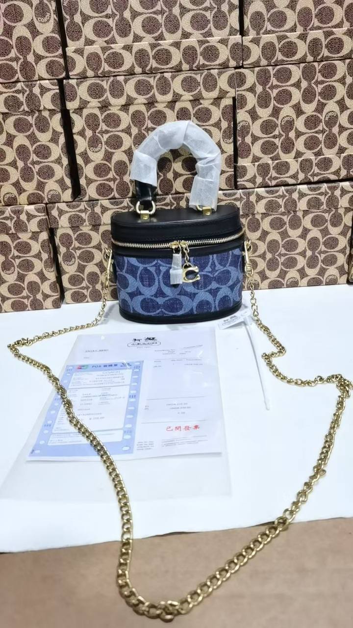 Coach

withbox 🎁🎁🎁

95 dhs🌺

Zain143