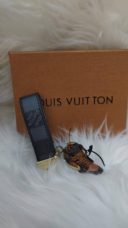 LV key holders & bags charm accessories
All sizes price 
55 dhs✅

Zain88
♥️♥️♥️