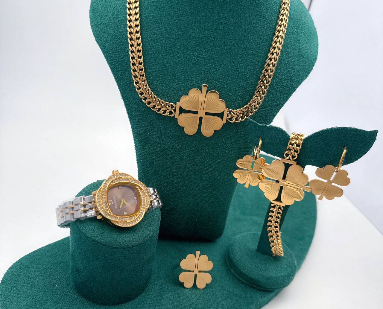 Accessories Set

With box 
🎁🎁🎁

90 dhs🪙💚

Zain45
♥️♥️♥️