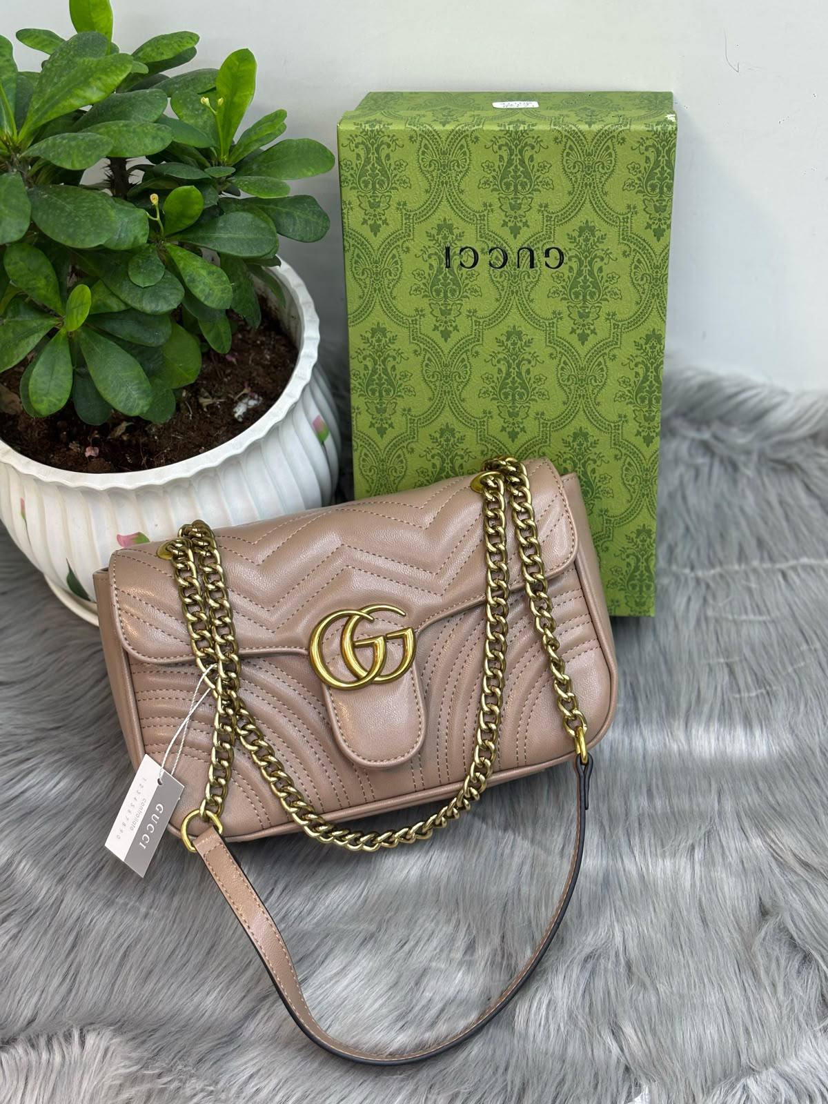 GUCCI
SIZE……….  26CM
100 dhs🇦🇪🇦🇪
with BOX

Zain244
♥️♥️♥️