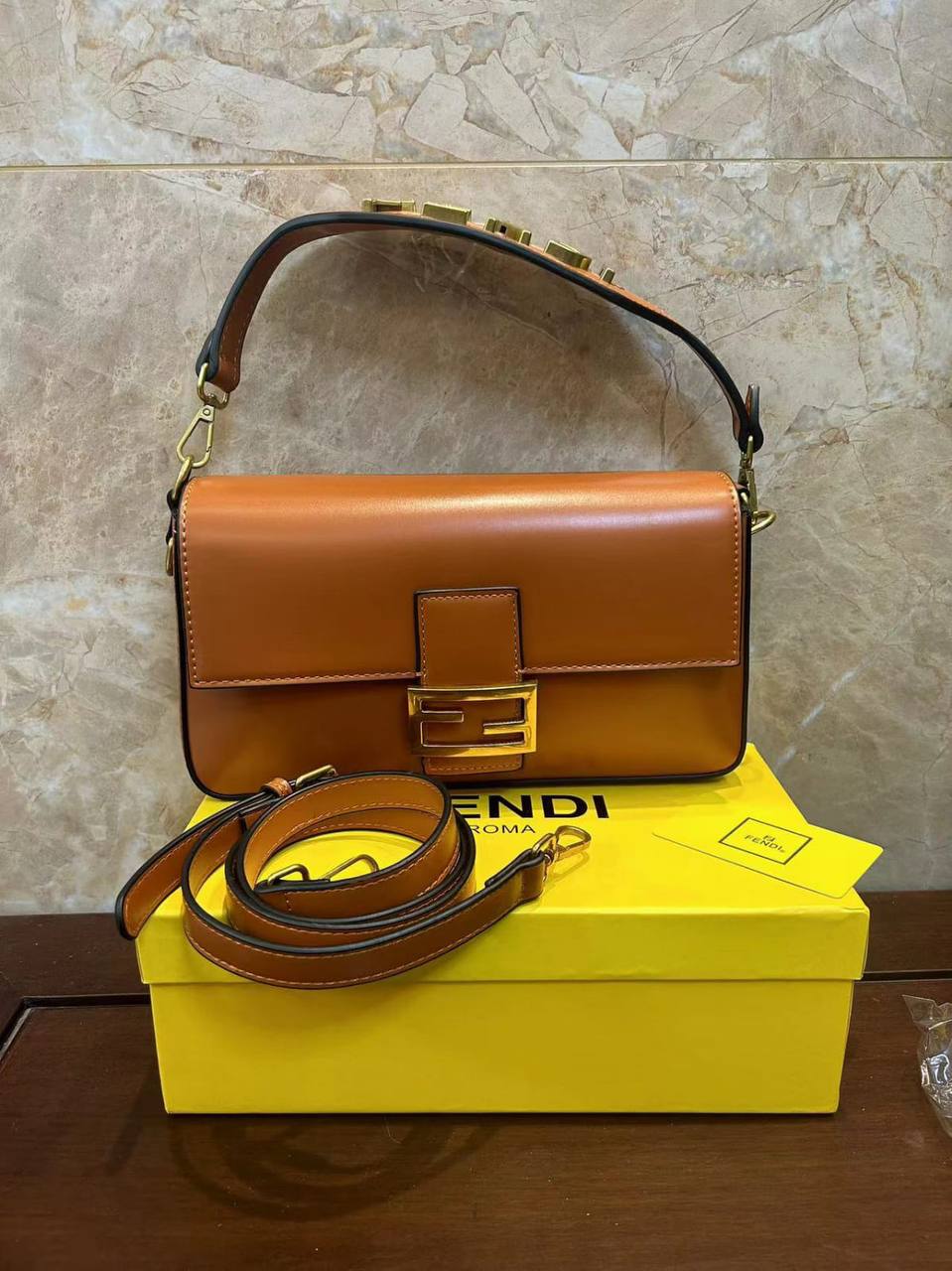 Fendi 

90 dhs✅
with box
🎁🎁🎁

Size 27×15×6 cm

Zain42
♥️♥️♥️
