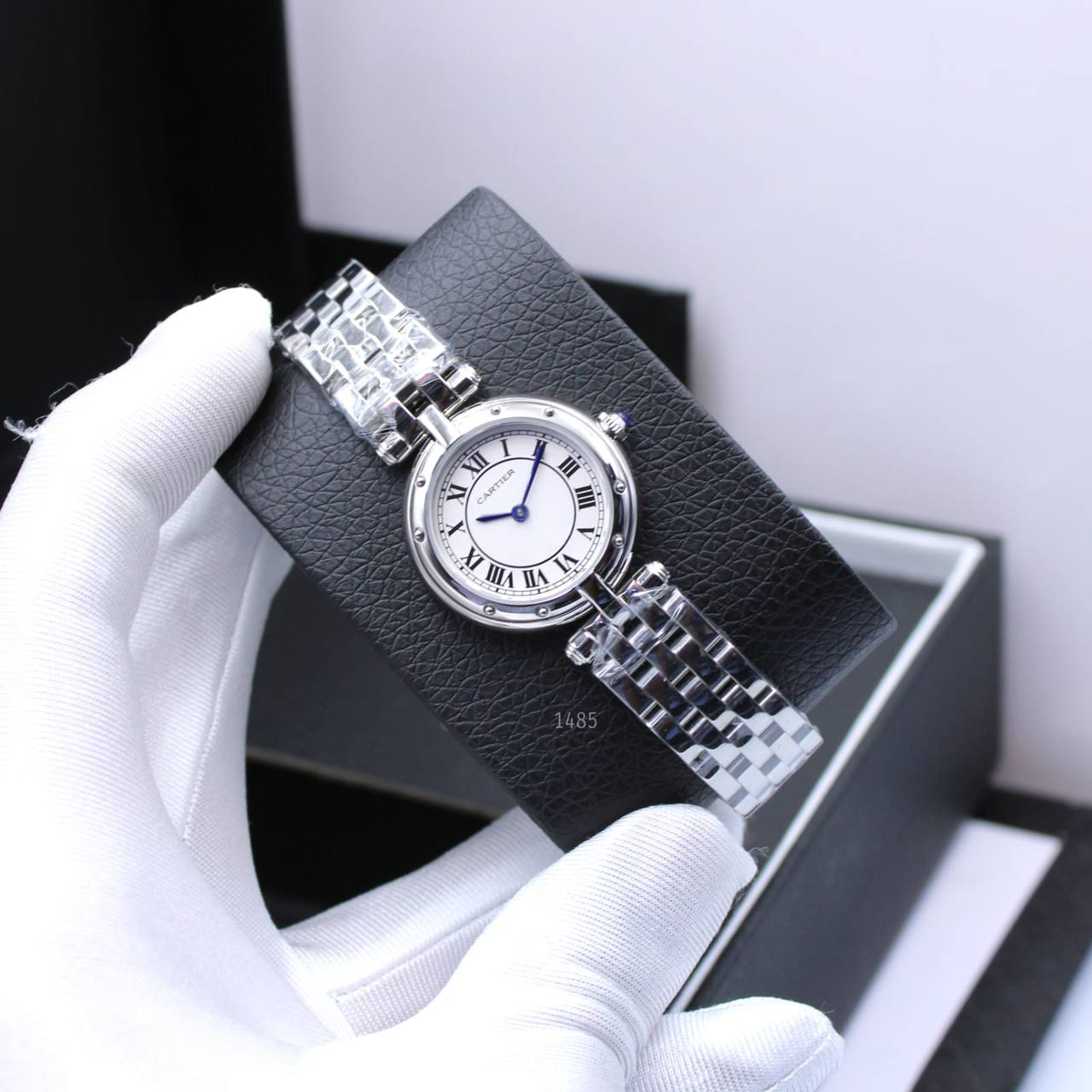 Cartier stone 
350 dhs💛

Without stone 
320 dhs💛

Zain304
♥️♥️♥️