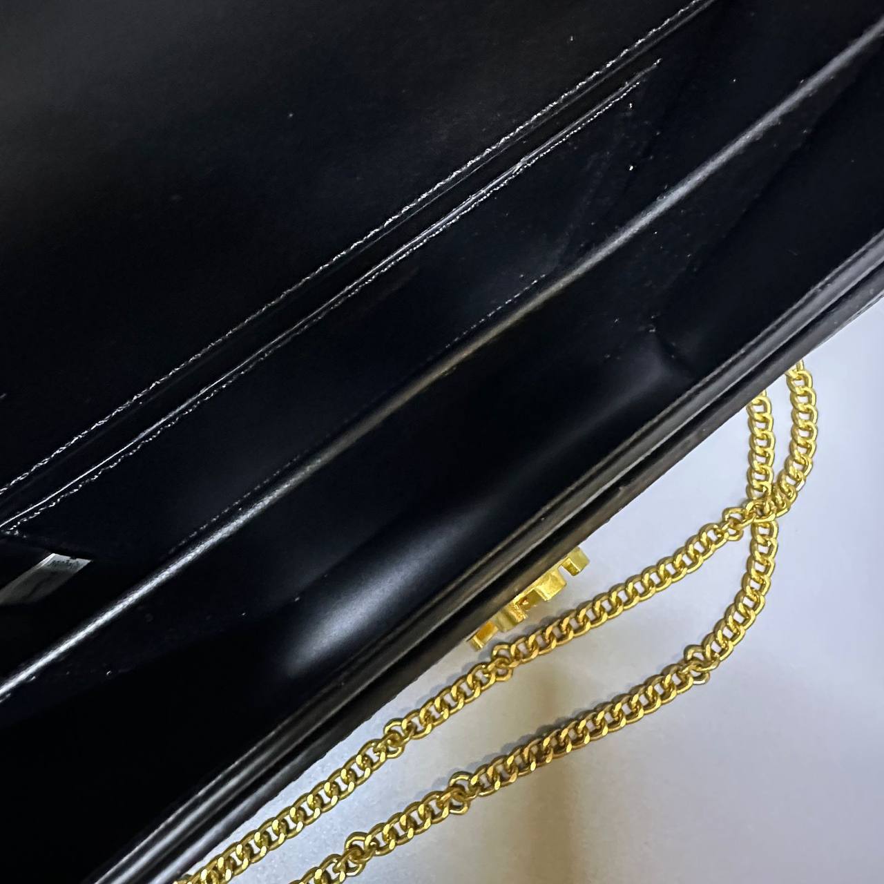 YSL 
GOOD QUALITY 
WITH BOX
🎁🎁🎁

100 dhs✅
SIZE: 22cm

Zain39
♥️♥️♥️