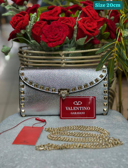 Valentino
Good quality 

with box 🎁🎁🎁

115 dhs💓

Zain186
♥️♥️♥️