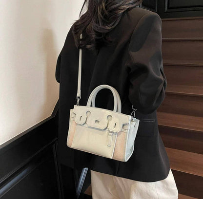 Hermes
HIGH QUALITY 
BIG SIZE 120 DHS✅
SMALL SIZE 120 DHS✅

Zain295
♥️♥️♥️