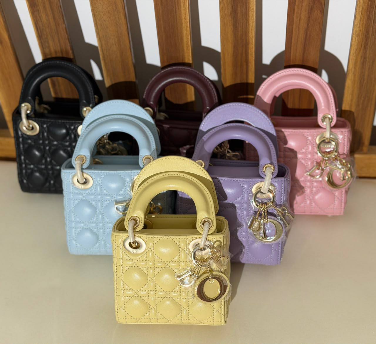DIOR
Super Master Quality ⚡️
Original Packing 🎁
Size 12CM📏
For Price 👇 WhatsApp✅
0568585901 
0507557372
0552275751 Owner Zain 👌

Zain321
♥️♥️♥️