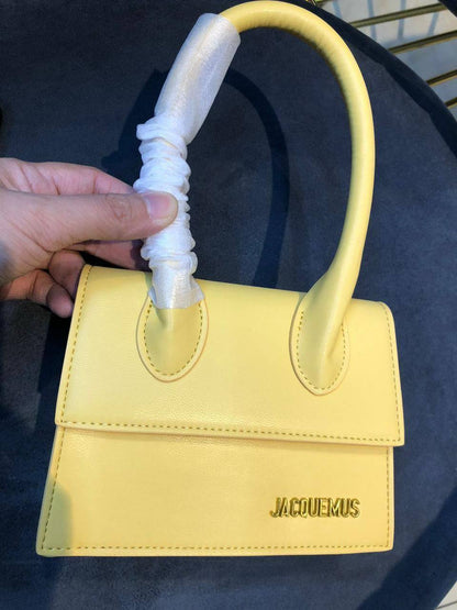 Jacquemus 
90 dhs🗽

with box
🎁🎁🎁

Zain90
♥️♥️♥️