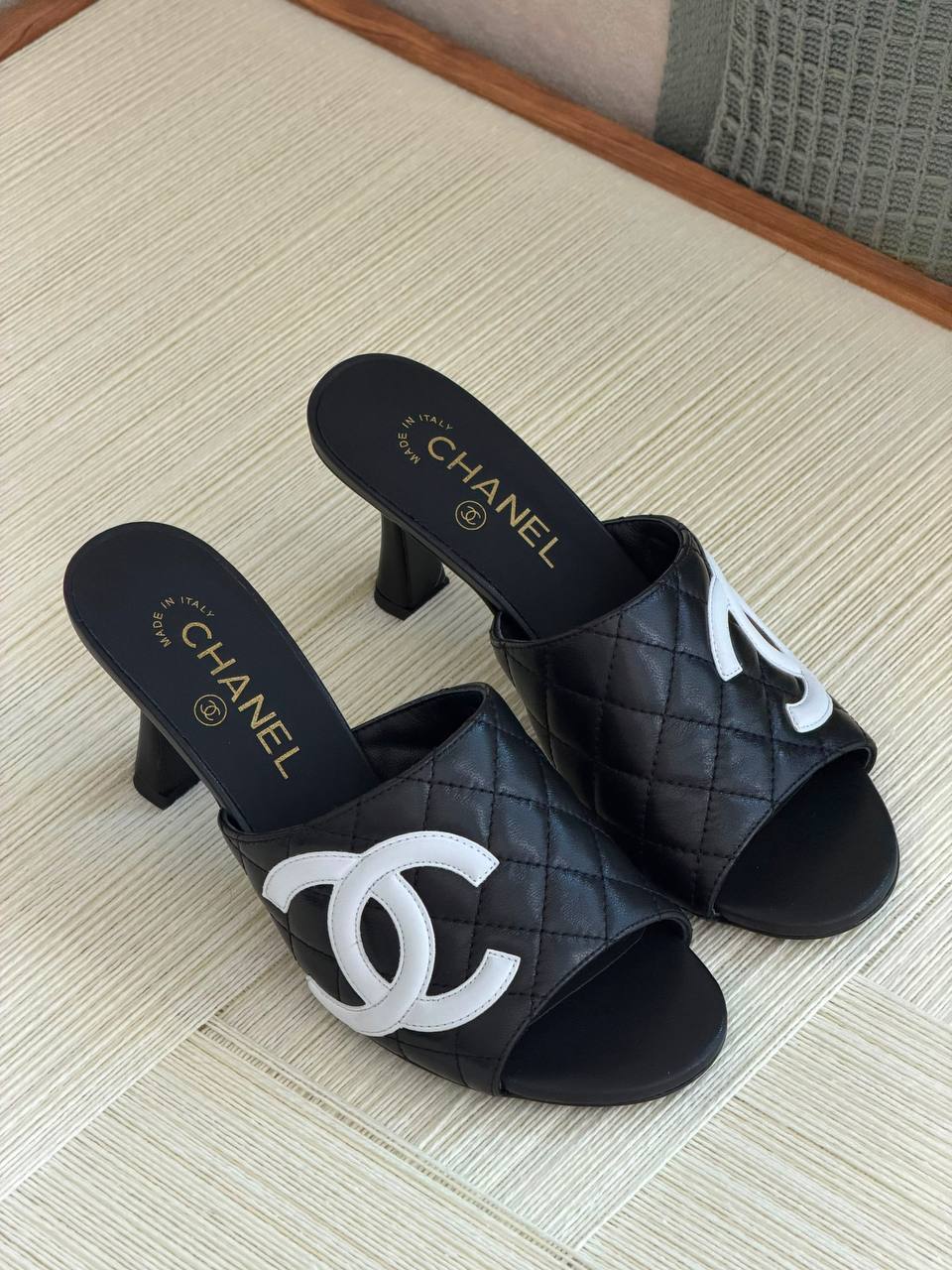 CHANEL
QUALITY:SUPER MASTER 😍💥
SIZE:36 TO 42😍🥰
450 dhs✅

Zain319
♥️♥️♥️