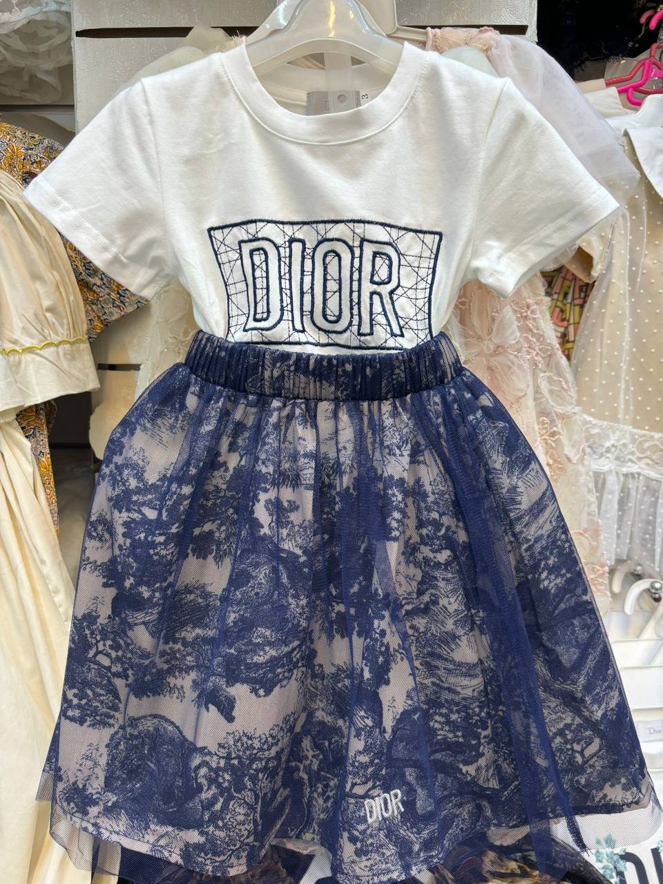Dior
1-10y 
120 dhs💓

Zain151
♥️♥️♥️