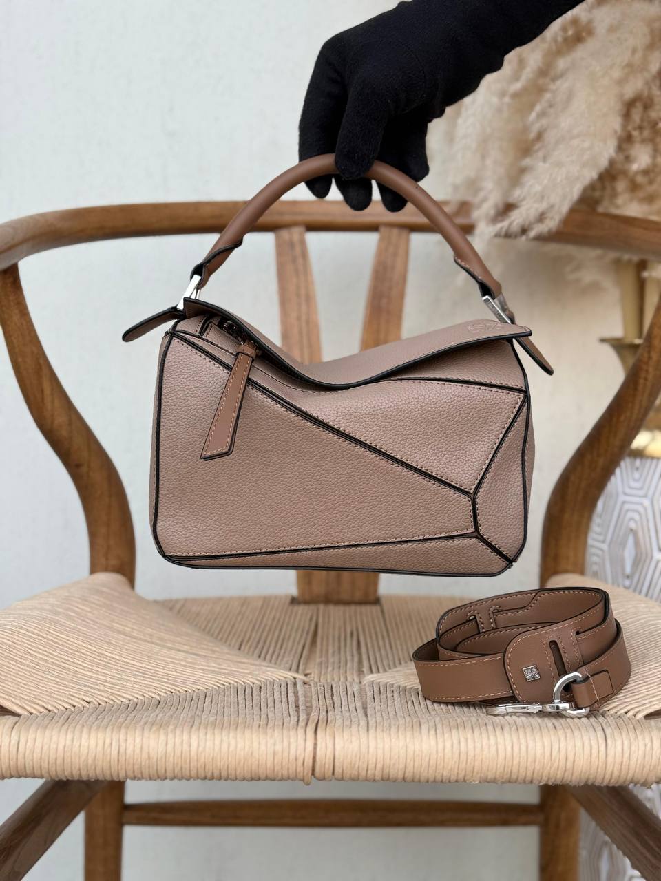 LOEWE
24cm
370 dhs✅
Top quality 
With box🎁

Zain167
♥️♥️♥️