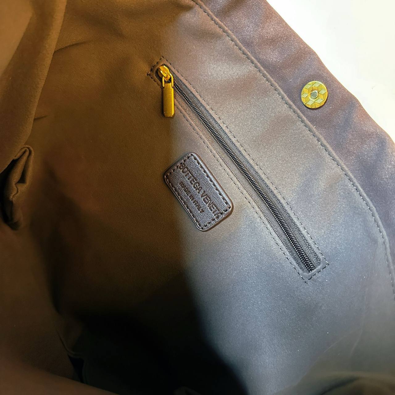 BOTTEGA 
COPY ONE 
WITH BOX 
🎁🎁🎁

130 dhs✅

Zain39
♥️♥️♥️