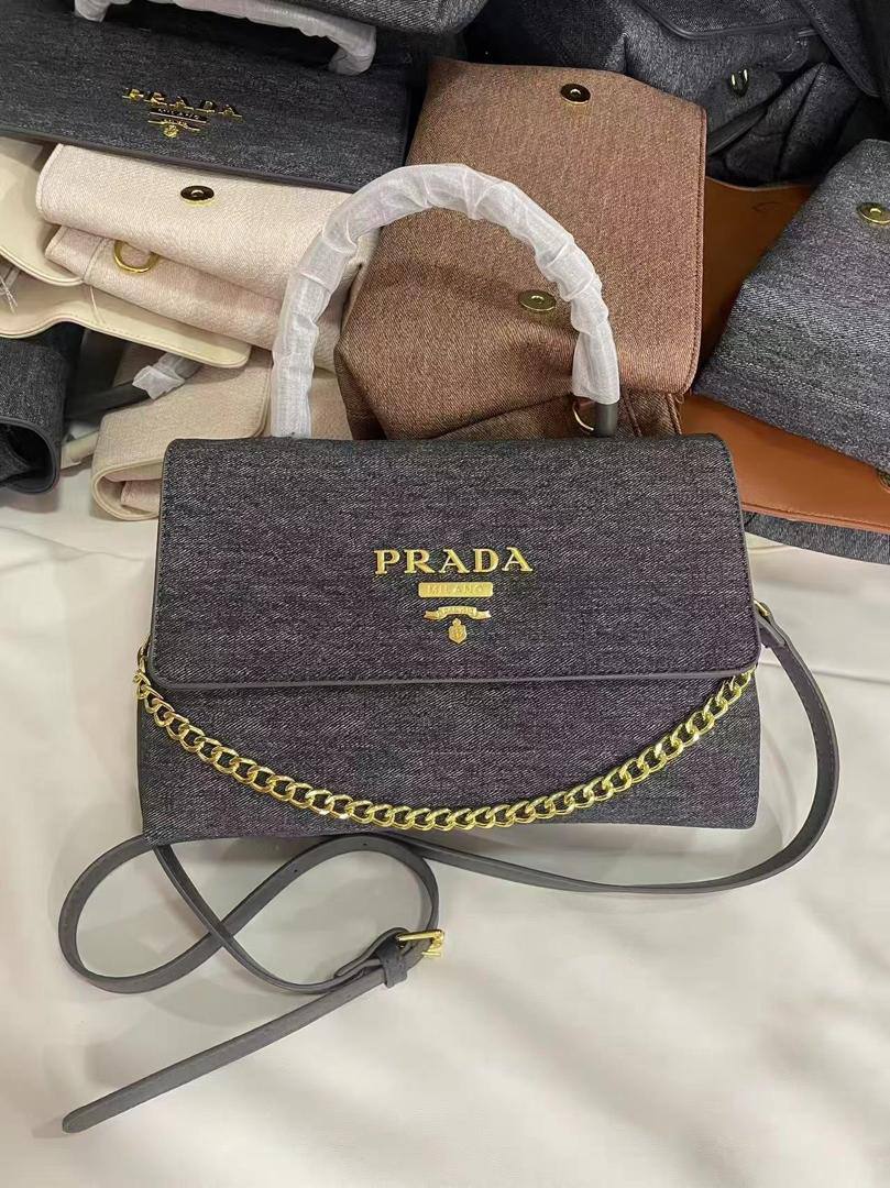 Prada - Chanel - Hermes
95 dhs✅
high quality25cm

Zain26
♥️♥️♥️