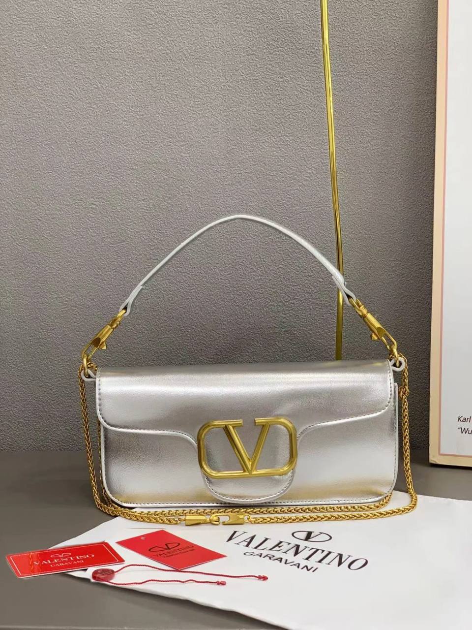 Valentino

115 dhs

With box
🎁🎁🎁

Zain157
♥️♥️♥️