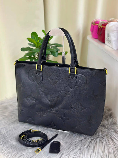 LV
SIZE……….    36cm
110 dhs✅

Zain244
♥️♥️♥️