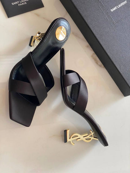 YSL  
AAA master quality 
Size 37…….40 
450 dhs🇦🇪🇦🇪

Zain180
♥️♥️♥️