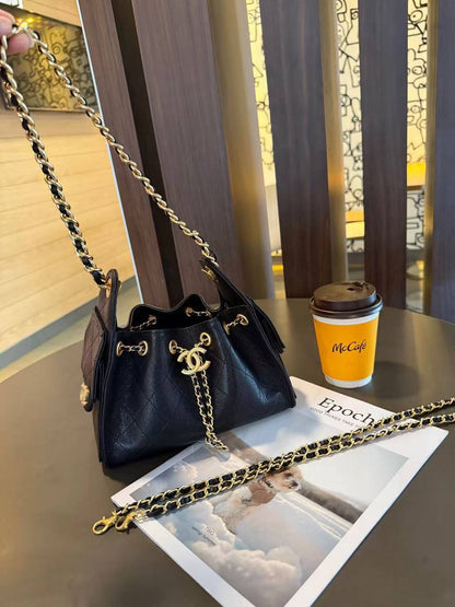 Re stock arrived 

Chanel

22cm.    330 dhs🇦🇪

25cm.     380 dhs🇦🇪

Zain297
♥️♥️♥️