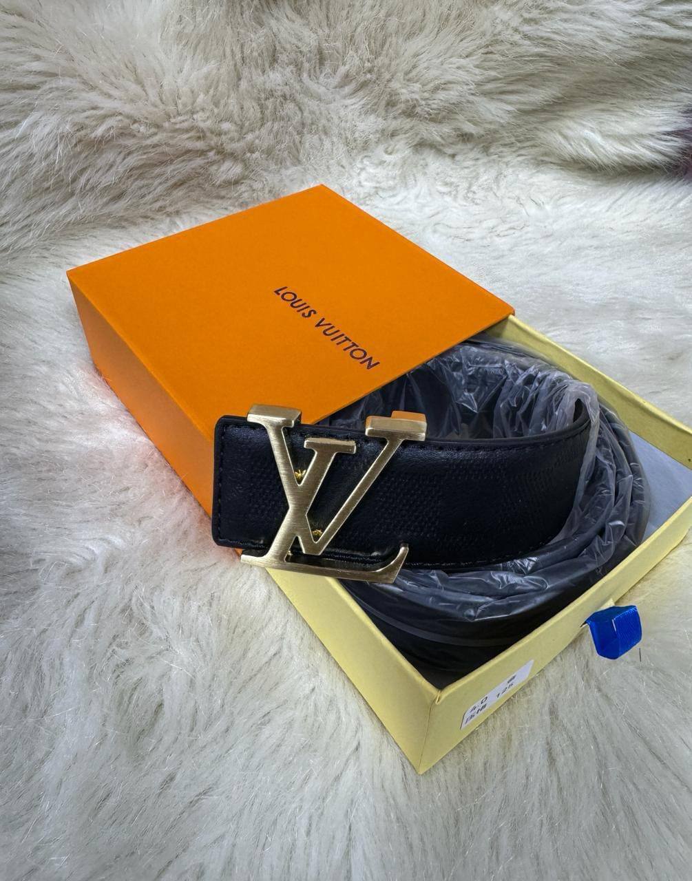 Belt for men
Wide：4.0cm
Size：115/120/125cm
With box 
30 dhs🇦🇪🇦🇪

Zain50
♥️♥️♥️