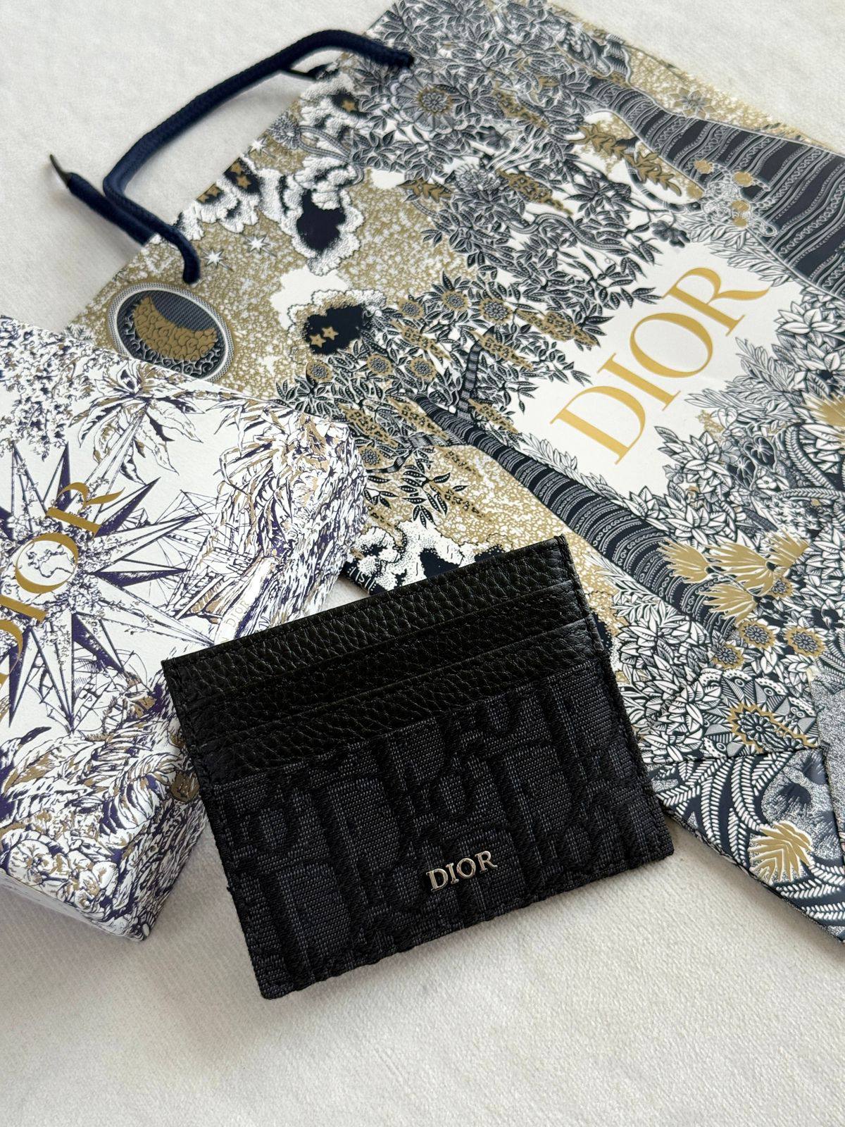 Dior card holder

Super Master

280 dhs🇦🇪🇦🇪🇦🇪

Zain275
♥️♥️♥️