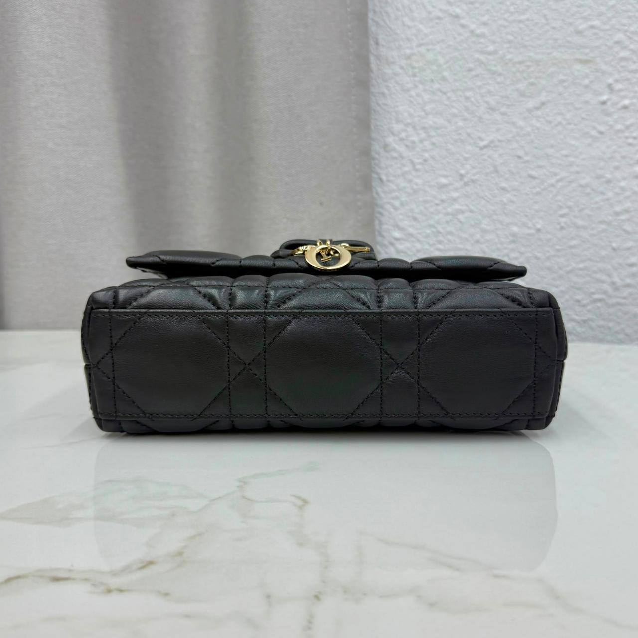 DIOR 

HIGH QUALITY 

WITH BOX  
🎁🎁🎁

120 dhs✅

Zain17
♥️♥️♥️