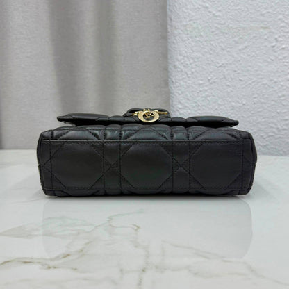 DIOR 

HIGH QUALITY 

WITH BOX  
🎁🎁🎁

120 dhs✅

Zain17
♥️♥️♥️