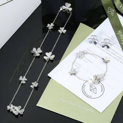 VCA SET 
MASTER✨💫
NECKLACE BRACELET EARRINGS WITH GOOD BOX AND PAPER BAG🛍️🎁
230 DHS🇦🇪

Zain89
♥️♥️♥️