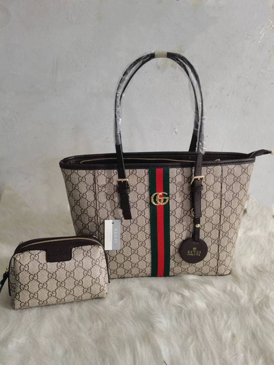 Gucci
2 in 1
70 dhs🇦🇪🇦🇪

Zain50
♥️♥️♥️