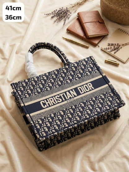 Dior 

41cm 
120 dhs

36cm 
 115 dhs 

No box

Zain72
♥️♥️♥️