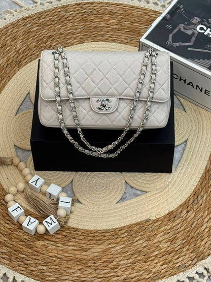 Chanel 
Master❣️❣️
25Cm With Box 💼
Caviar Silver Hardware 
250 dhs🇦🇪🇦🇪

Zain131
♥️♥️♥️