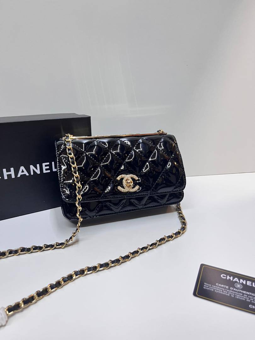 Chanel
80 dhs🪙🌨️

with box
🎁🎁🎁

size 19×4×11cm

Zain213
♥️♥️♥️