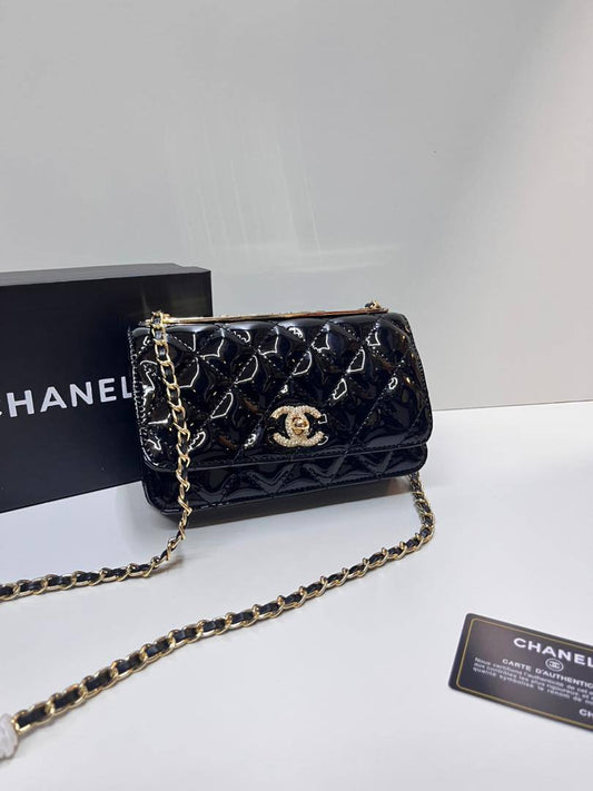 Chanel
80 dhs🪙🌨️

with box
🎁🎁🎁

size 19×4×11cm

Zain213
♥️♥️♥️