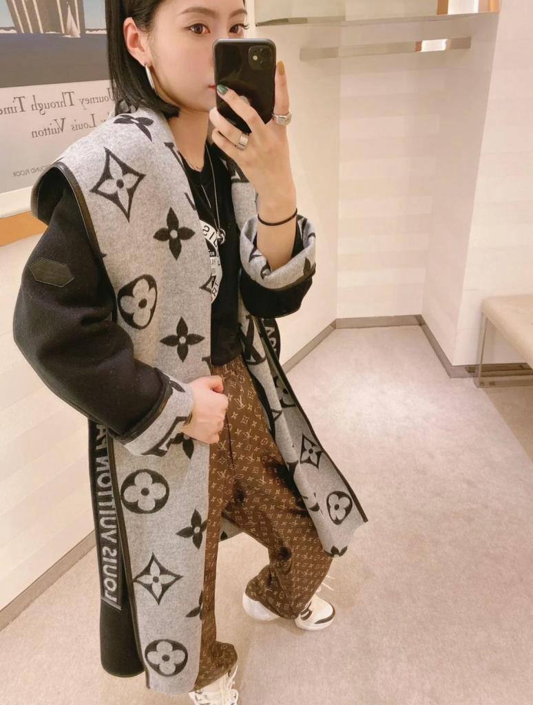 *New collections master                                             
good pualiit 💖👌🧥🧥
*AVAILABLE
280 dhs🪙💕
size：S M L

Zain231
♥️♥️♥️