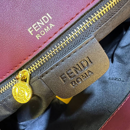FENDI
 GOOD QUALITY 
WITH BOX
🎁🎁🎁

110 dhs✅
SIZE: 26cm

Zain39
♥️♥️♥️