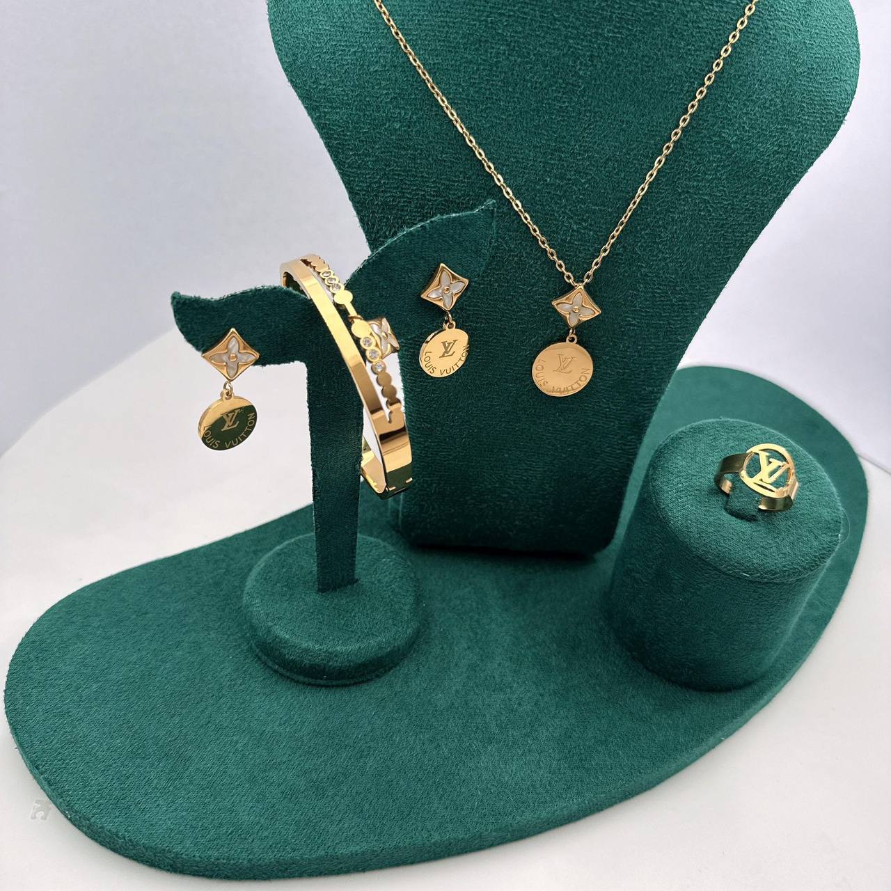 Full Set
45 dhs🪙🌨️

Zain37
♥️♥️♥️