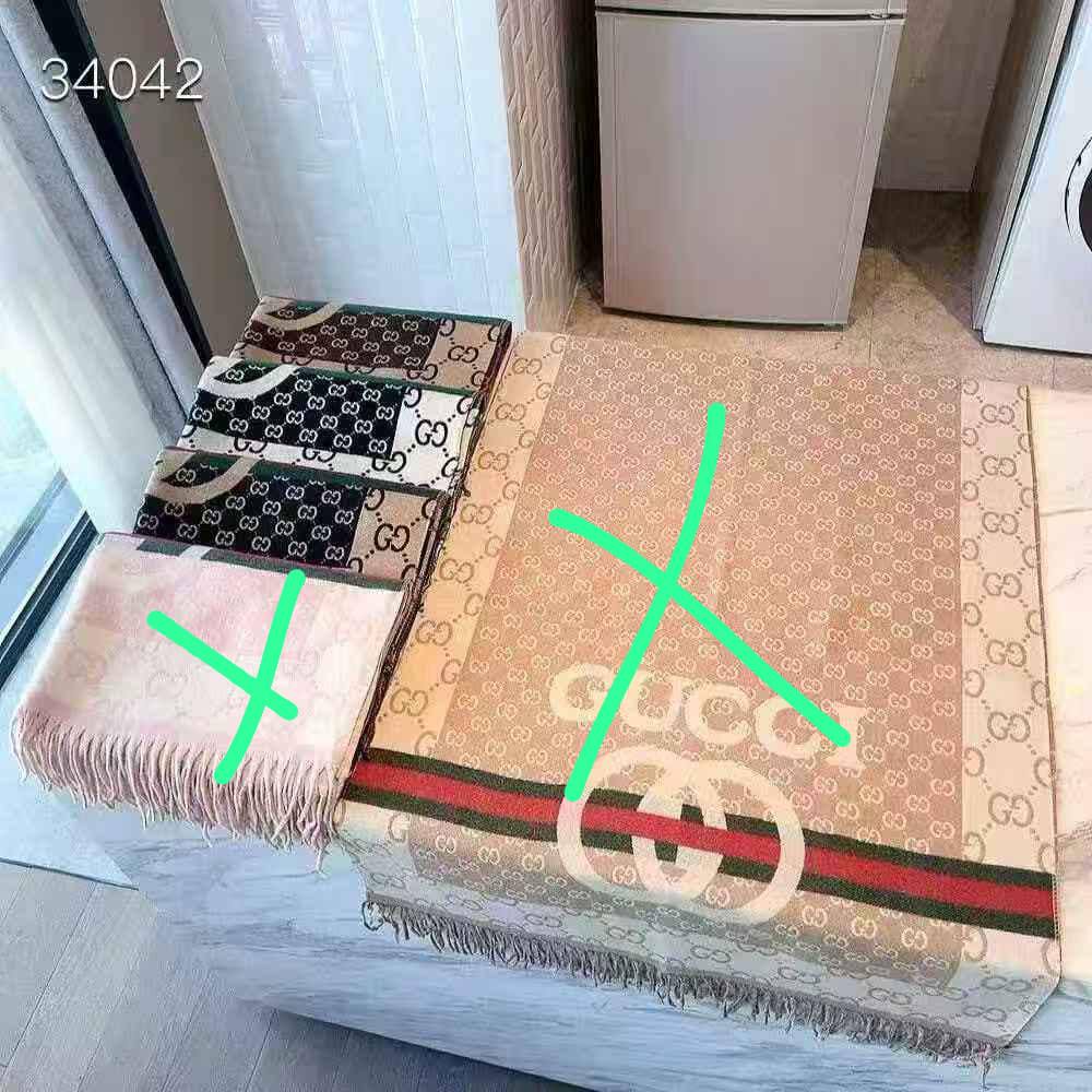 Scarf
Winter scarf cashmiri 
good quality
45 dhs❣️

Zain278
♥️♥️♥️