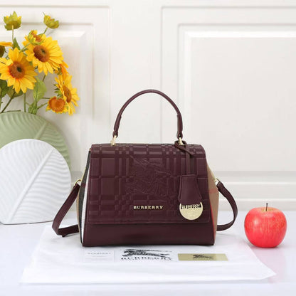 Burberry
 Good Quality 
With Small Wallet

105 dhs❣️

Zain250
♥️♥️♥️