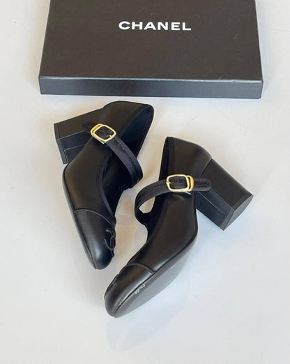 CHANEL 
SuperMaster Quality 💯
530 dhs🗽
Size: 36-41💥

Zain171
♥️♥️♥️