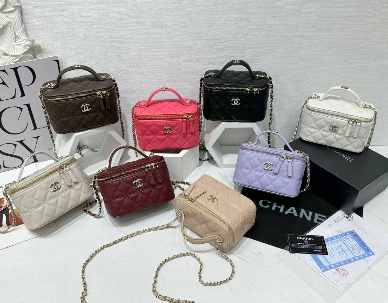 Chanel

withbox 
🎁🎁🎁

100 dhs❣️

Zain143
♥️♥️♥️