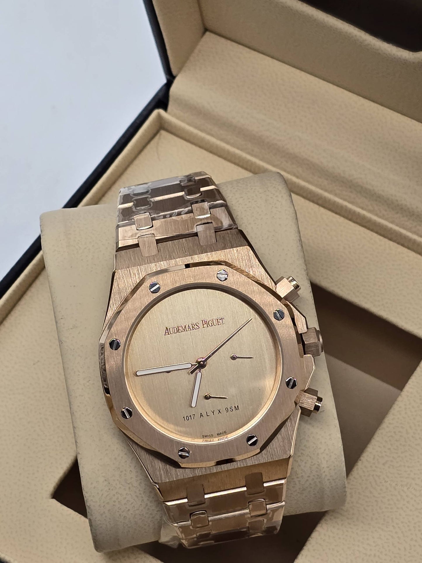 Ap Men Good quality
*battery*
*chronograph working*
260 dhs🪙🌨️

Zain29
♥️♥️♥️