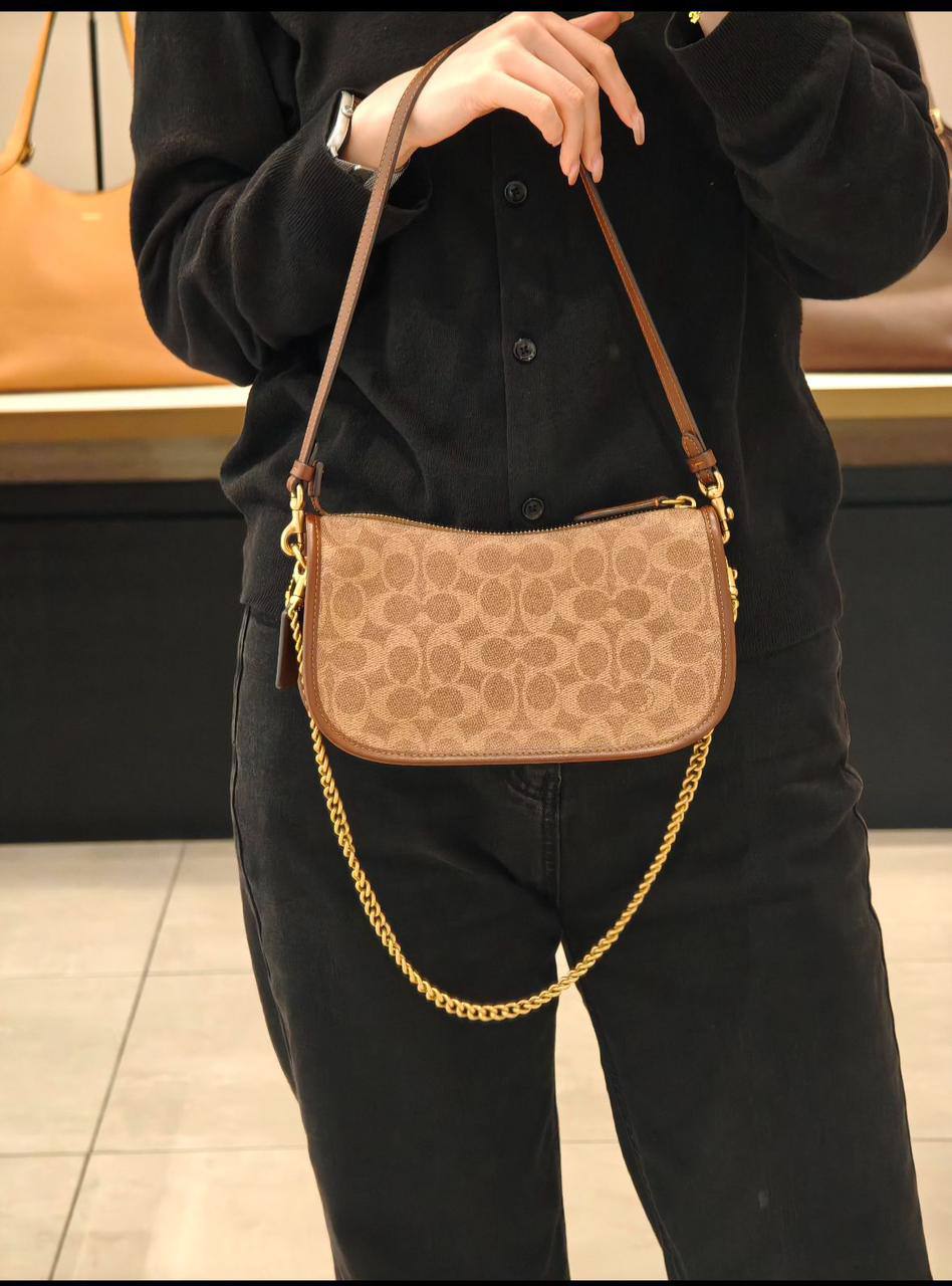Coach Waverly Shoulder Bag
Size:23cm 
With box 📦 
95 dhs💓

Zain56
♥️♥️♥️