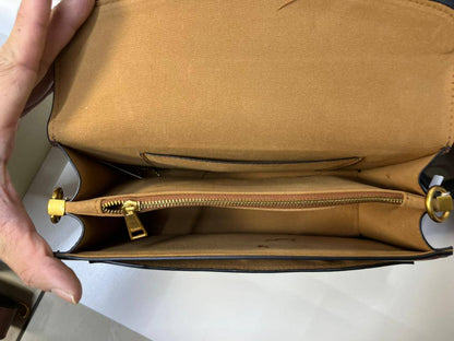 Coach
100 dhs💓
with box
size 26×7×14cm

Zain42
♥️♥️♥️