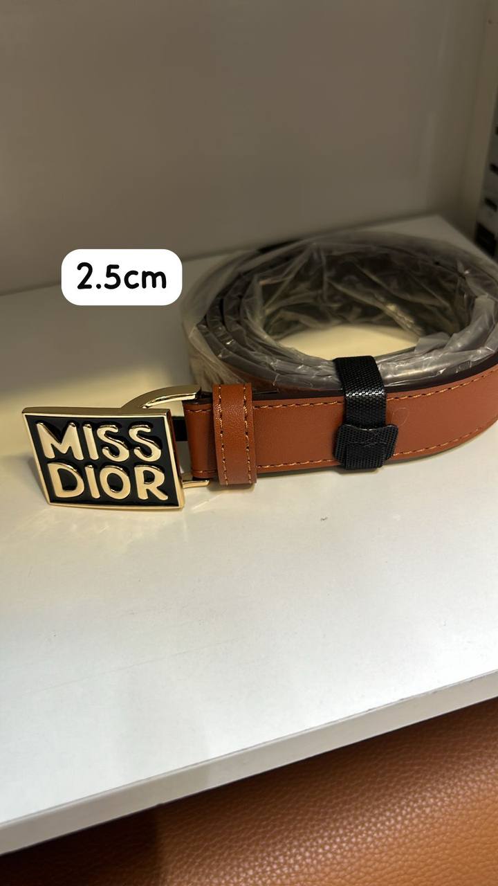 Leather belt

with box 
🎁🎁🎁

60 dhs✅

Zain190
♥️♥️♥️