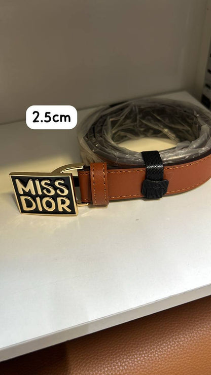 Leather belt

with box 
🎁🎁🎁

60 dhs✅

Zain190
♥️♥️♥️